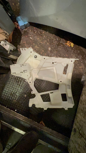 51128069393          BMW 3 series 2022  G20  m-Sport  Passenger side  rear bumper bracket           8069393    New