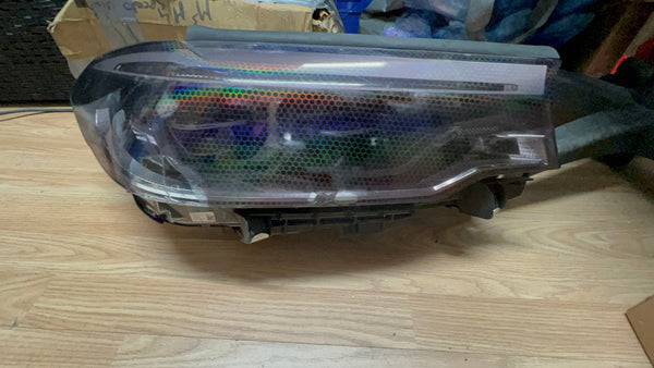 8499126        BMW 5 SERIES 2020  G30  driver Side Adaptive led headlight  GENUINE  8499126-03  glass a little crack   please observe all pictures