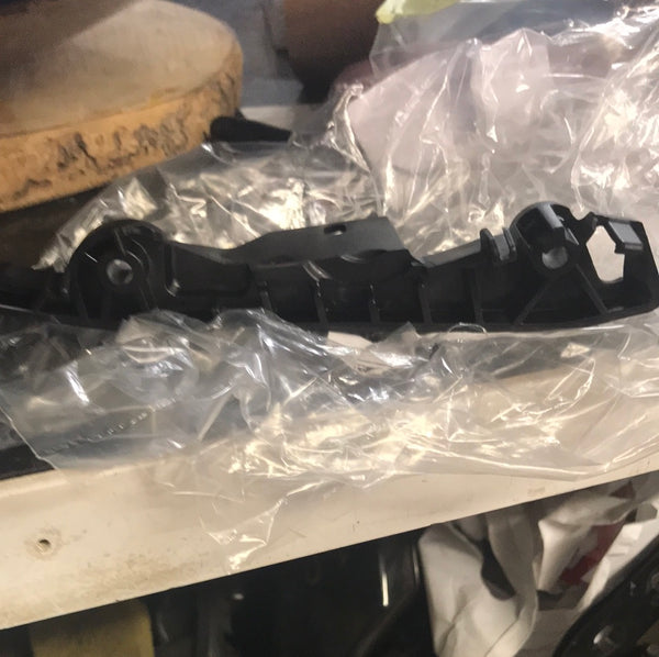 7385349 BMW g30/31 front bumper guide