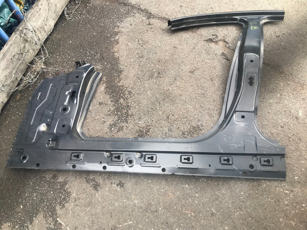 BMW 1 series 2018 Passenger Side front seal panel