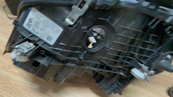 8499126        BMW 5 SERIES 2020  G30  driver Side Adaptive led headlight  GENUINE  8499126-03  glass a little crack   please observe all pictures