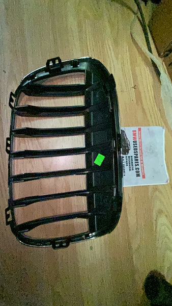 7354823    Genuine BMW X1 2018  F48  passenger side Kidney  Grille Chrome