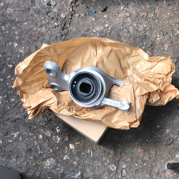 31128831646       mini  cooper 2018 lower control arm /wishbone (r)bracket    bmw  X1 2018  f48 lower Controll arm bracket Wisbone