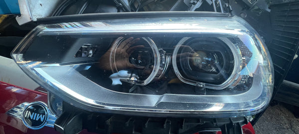 8739649 BMW X3 2019 G01   Passenger Side Led Headlight   8739649 03  8739649       BMW X4 2019 G02  Passenger Side Led Headlight   8739649 03  scrach observe pictures please