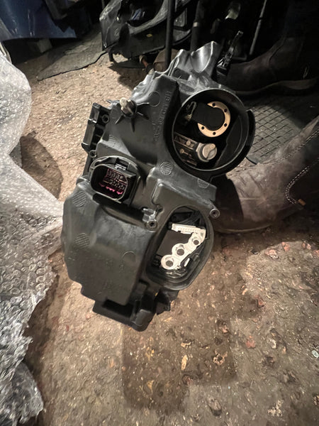 82A941034E     AUDI A1 S LINE 2021 DRIVER SIDE  LED XENON HEADLIGHT  some clips broken   please observe all pictures