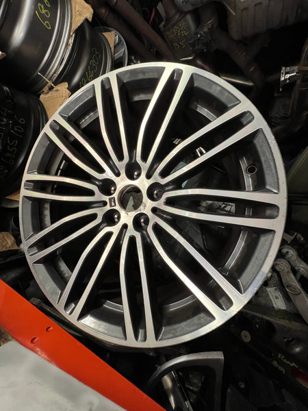 7855086      BMW 5 SERIES 2022  G30 G31  1 single  rear alloy wheel  664M  9Jx19