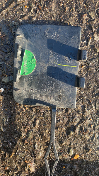 51128098230   Bmw 2 series 2023 M-sport rear bumper tow eye in black   8098230