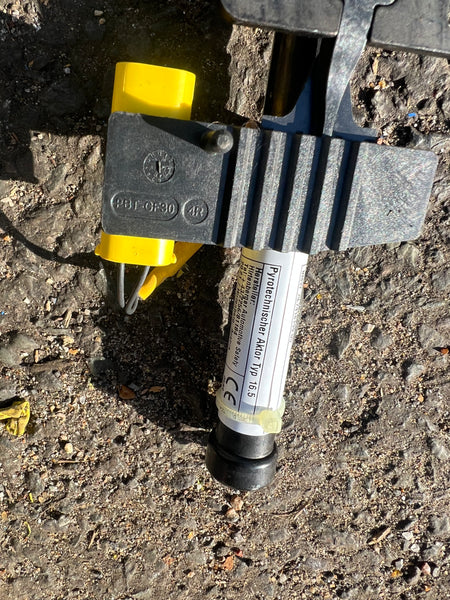 7418199    BMW X7 G07 2020 Left bonnet hood lock catch 7418199   Bmw X5 2021  G05 pedestrian Actuator