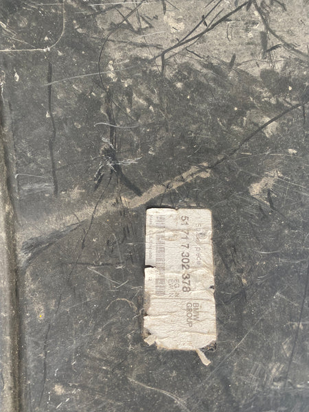 51717185164        BMW 7 F01 760i 2015 RHD Front Right Wheel Arch Liner Housing 7185164 12216007  51717302387