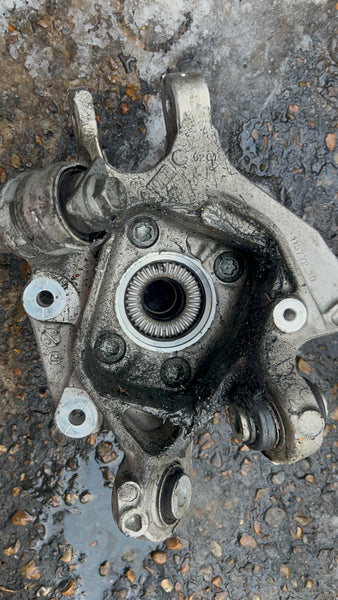 6879752     BMW X4 2022  G02 driver side rear Hub