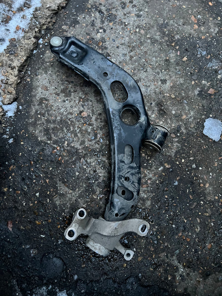 6882844 BMW  1 series 2022 f40 driver side  front Wishbone  Bmw 1 series F40 F52 2' F45 F46 X1 F48 F49 X2 F39 wishbone