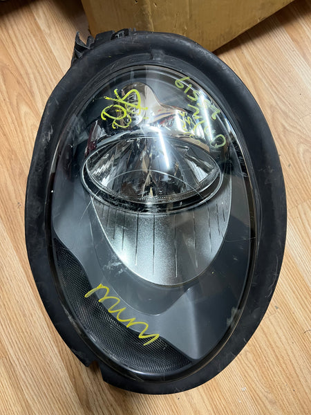 63117401604    MINI One 2018   Driver side headlight  clips missing   observe all pictures please   7401604l