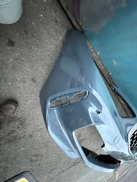 51118070928       BMW 1 SERIES 2021  F40 M SPORT FRONT BUMPER               8070928   clips broken behind the grille   please observe all pictures