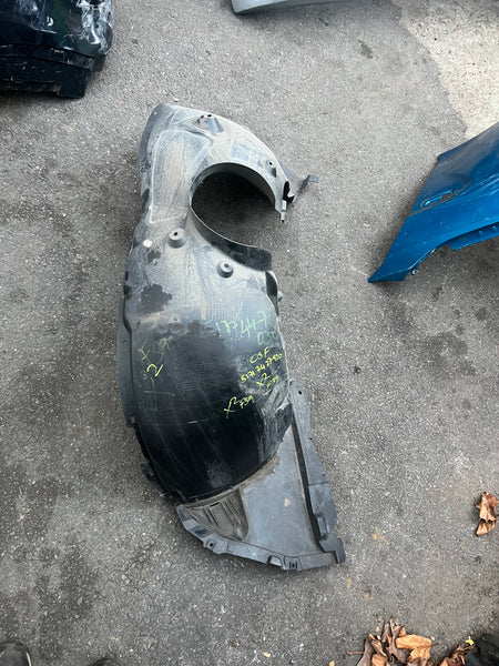 51717427920   BMW X2  2022  f39 Front Passenger Inner Fender Liner      7427920 Bmw X2 drivers side splash guard