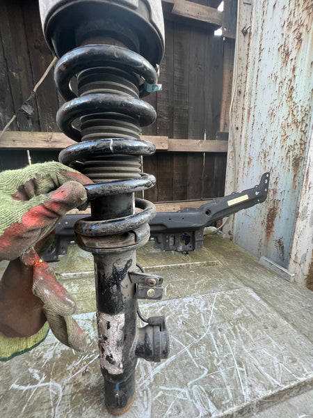 BMW X5 2015  F15 front driver side Shock Absorber Strut R Vdc Adaptive Drive   6863174     BMW X5 F15 X6 F16 ADAPTIVE VDC FRONT RIGHT SHOCK ABSORBER