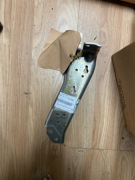 51117498085  BMW X2 F39 X1 F48 F49 VERTICAL STRUT BRACE FRONT BUMPER SUPPORT DRIVER RIGHT OSF.   Mini One Cooper S Right Side Vertical Brace  F54 F55 F56/F57 F60 7498085