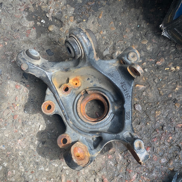 6792537       Bmw 3 series 2015 f30  passenger side rear Wheel Hub