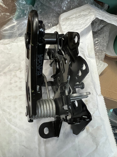 7183762   BMW NEW GENUINE F10 F11 F07 F12 F13 F06 F01 HOOD O/S RIGHT LOCK LATCH   7183762