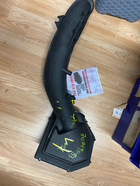 70549083      Bmw M4 2018  F82 AIR BOX FILTER ASSEMBLY LH PASS SIDE 3.0 PETROL