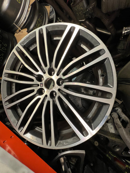 7855086      BMW 5 SERIES 2022  G30 G31  1 single  rear alloy wheel  664M  9Jx19