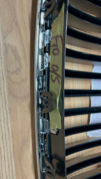 7200728    BMW  5 SERIES  2016  f10 FRONT BUMPER RIGHT KIDNEY GRILLE  51137200728  new