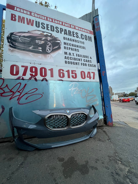 51118070928       BMW 1 SERIES 2021  F40 M SPORT FRONT BUMPER               8070928   clips broken behind the grille   please observe all pictures