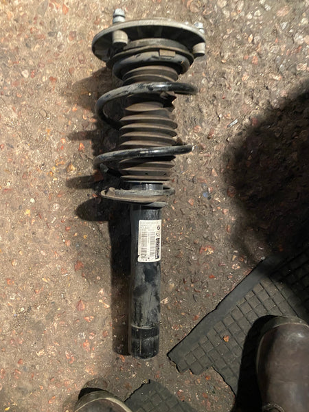 31316870818     Mini Cooper 2019  f55  driver Side Front  Shock Absorber  6870818 .