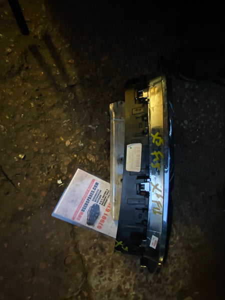 7316075  BMW X5 F15 X6 F16 Air Intakes Grille Passenger side   BMW X5 2016 grille   please observe all pictures   clips broken. (Black)