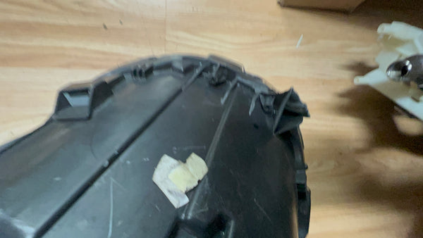 63117401604    MINI One 2018   Driver side headlight  clips missing   observe all pictures please   7401604l