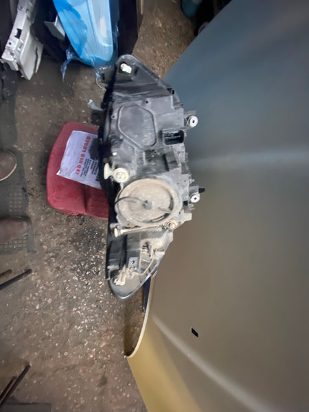 7358393-09 BMW 1 Series 2015 F20 passenger Side Headlight