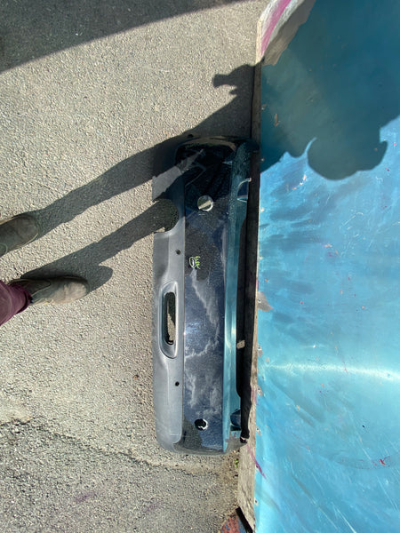 7300837    MINI Cooper 2016  F56 REAR BUMPER GENUINE in black   needs repair   please observe all pictures