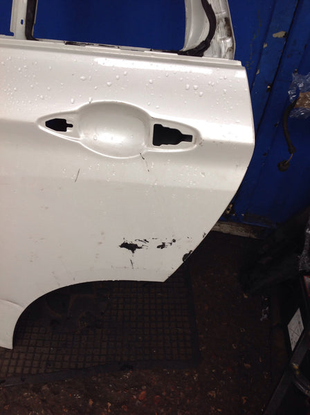 BMW X5, 2015 F15 Passenger side rear door shell in white