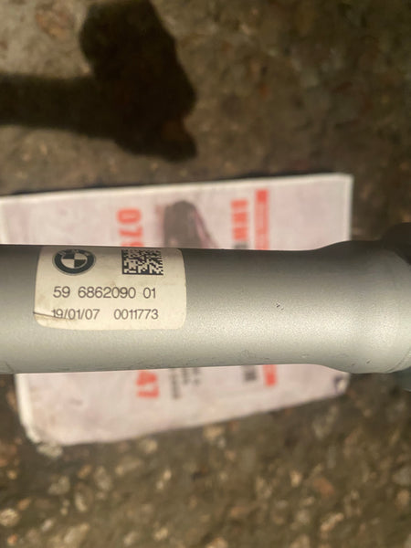 32306862090      Bmw 3 Series  2022 G20 Steering Shaft Spindle   Genuine  new  6862090