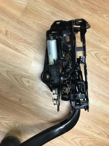 54377401031 Bmw 4 Series 2017  F33 Top Lock Actuator Motor Passenger Side new