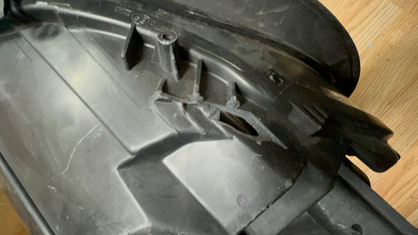 63117401604    MINI One 2018   Driver side headlight  clips missing   observe all pictures please   7401604l