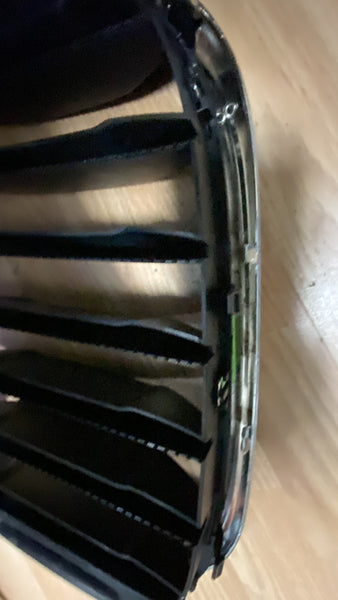 7464922 BMW X3  2022 G01 Driver side kidney Grille   Bmw X4  2022 G02 Front Bumper Right Side Kidney Grill    7464924  8074574  Genuine  bmw x4 kidney Grille  bmw x3 kidney grille