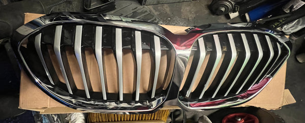 51135A39368     NEW    GENUINE   BMW 1 series. 2022  f40  front bumper  kidney Grille  5A39368