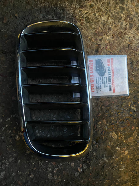 7316075  BMW X5 F15 X6 F16 Air Intakes Grille Passenger side   BMW X5 2016 grille   please observe all pictures   clips broken. (Black)