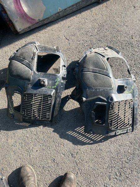 51717340785  BMW 5 SERIES 2020  530e G30 G31 passenger side FRONT SPLASH GUARD FRONT SECTION  Bmw 5 series G30 splash guard