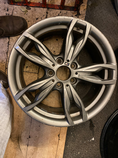 7845870      BMW 1 SERIES F20  2017 Alloywheel  F21 °F22 Single  Styling M 436 Wheel 18 437 E1 71/2JW 18  1 airline crack observe picture