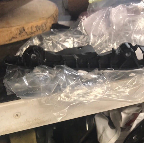 7385349 BMW g30/31 front bumper guide