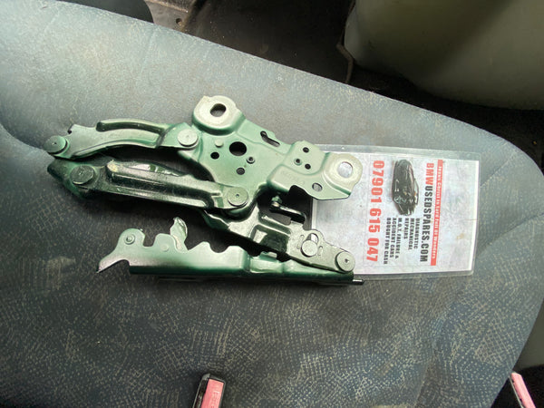 7450589      BMW 3 series 2022 G20  front passenger side  Bonnet Hinge  2.00 Petrol electricity 185kw 2019
