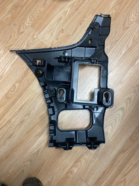 51127318754     BMW 2 Series F46 Grand Tourer Driver Side Rear Bumper Bracket Guide  New