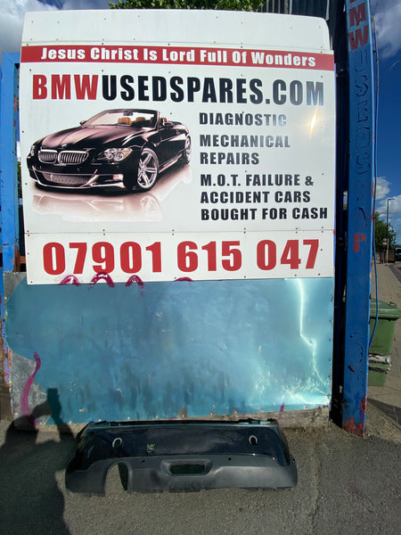 7300837    MINI Cooper 2016  F56 REAR BUMPER GENUINE in black   needs repair   please observe all pictures