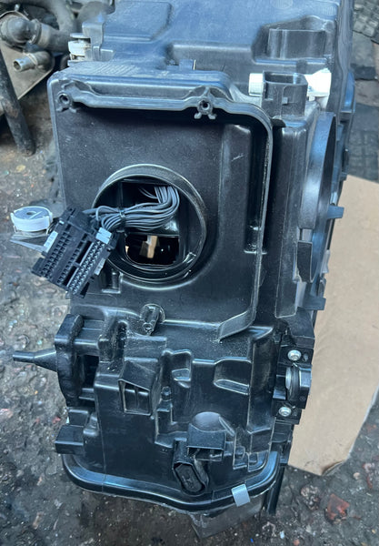 8739649 BMW X3 2019 G01   Passenger Side Led Headlight   8739649 03  8739649       BMW X4 2019 G02  Passenger Side Led Headlight   8739649 03  scrach observe pictures please