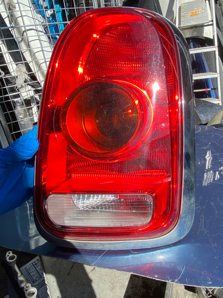 9477152   Mini Countyman 2018 F60  Driver side back light