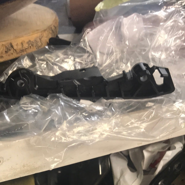 7385349 BMW g30/31 front bumper guide