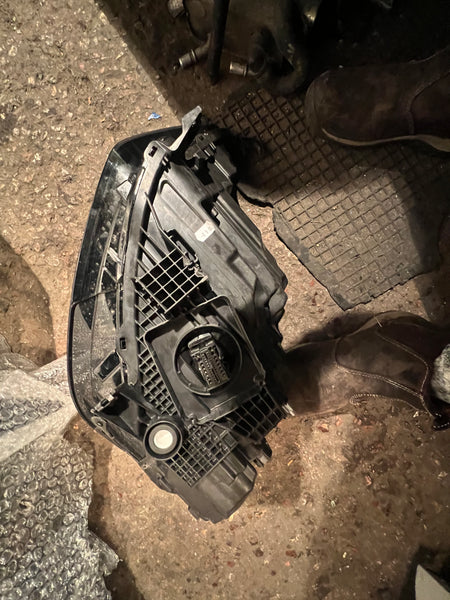 82A941034E     AUDI A1 S LINE 2021 DRIVER SIDE  LED XENON HEADLIGHT  some clips broken   please observe all pictures