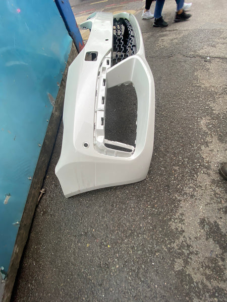 8061121    BMW 7 Series 2015  G11-g12 M Sport Front Bumper in White Genuine  8061121  observe picture please