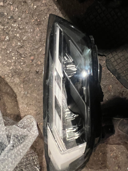 82A941034E     AUDI A1 S LINE 2021 DRIVER SIDE  LED XENON HEADLIGHT  some clips broken   please observe all pictures